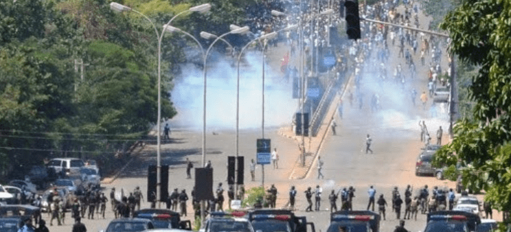 *
示威失控引杂乱！尼日利亚军警当街行刑 多人中枪 总统发出呼吁.....-ky开元·(中国)集团官网(图3)